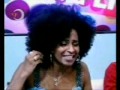 Cantora brasileira desconhecida canta para Paul McCartney