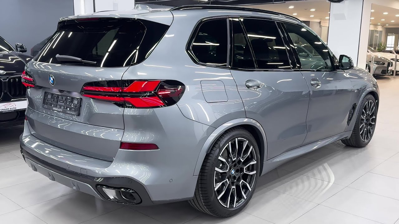 2025 BMW X5 - Exterior and interior detail