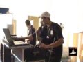 dj charada e equipe em montagem de som e iluminação