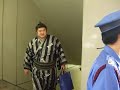 ファンに囲まれる琴光喜