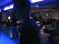 TEC en Dikkop rollebollend op de bowlingbaan.
