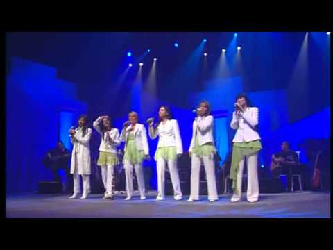 voices - Quando eu te olhar assim, Pode esperar de mim A declaração de amor mais linda Que você já pôde ouvir Quando eu disser: Te amo Creia que eu não te engano E ai...