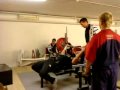 Benkpress140 kg med stopp des 2009.MP4