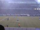 Torcida do Gr�mio sa�da o time aquecendo em campo.