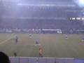 Torcida do Grêmio saúda o time aquecendo em campo.