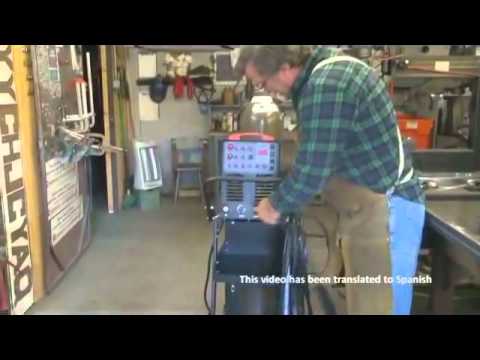 Soldadura TIG aluminio - Kevin Caron demuestra como configurar y instalar una TigWeld 250 AC/DC. Para mas informacion llame a 1-510-877-7090 or por correo electronico a daniel@longen...