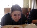 concours de gobage de flanby anne clo qui recrache tout et marie qui filme et qui ne se rend pas compte qu'elle en a plein sur elle!!