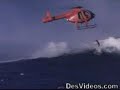 surfista sendo atropelado por helicoptero