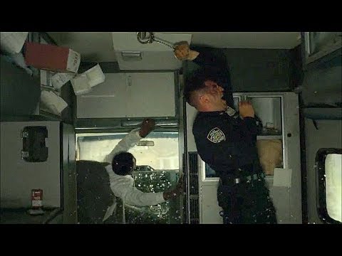 Pilgrim intenta matar a Punisher en la ambulancia - THE PUNISHER 2X12