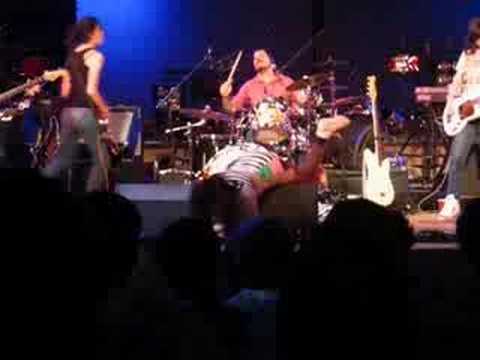 CSS at Henry Ford: Lovefoxxx fights ...