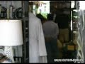 la actriz fue de compras y ense�� a las dependientas de unas de sus tiendas preferidas el �lbum de fotos de su hija nahla ariela.