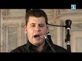 El virtuosu multiinstrumentista llangreanu Héctor Braga amuésamos equí'l vieyu, y dificilísimu, arte asturianu de cantar tonada al tiempu que se toca la gaita. Nesti videu, emitíu nuna seición del programa 