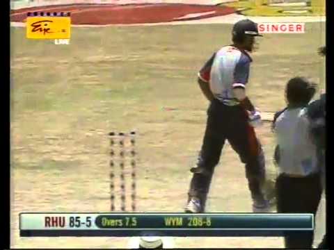 Thisara Perera's six and SL's winning moment vs Australia, Match 9, Hobart, CB Series, 2012