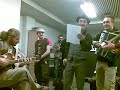 10/12/2008 dopo l'esibizione sul palco del teatro dal verme a milano, i befolk e tonino carotone replicano nel backstage!!!

www.befolk.it
www.myspace.com/befolkitall