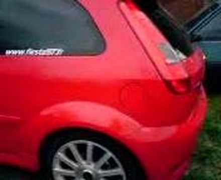 Ford Fiesta ST :: Kleinwagenpower: Roter Blitz mit 167 PS. Diesem Ford Fiesta wurde ein besserer Sound und mehr Leistung verpasst, unter Anderem mit einer... Ford Fiesta ST - Kleinwagenpower: Roter Blitz mit 167 PS. Diesem Ford Fiesta wurde ein besserer Sound und mehr Leistung verpasst, unter Anderem mit einer...