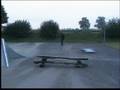 jan macht nen ollie über 2 bänke