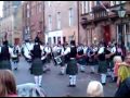 UMA ORQUESTRA DE GAITAS ESCOCESAS, QUE SE APRESENTOU NA RUA, NO MULL OF KINTYRE MUSIC FESTIVAL, EM CAMPBELTOWN-ARGYLL-SCOTLAND