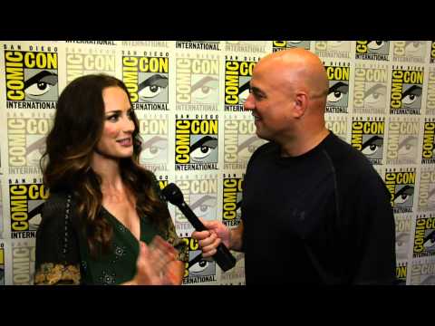 chuckthemovieguy - Chuck the Movieguy talks to the super hot and sexy Minka Kelly for the new TV show Charlies Angels at Comic Con 2011.