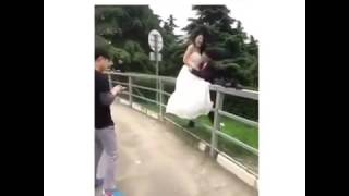 Una señora se golpea la vagina Una señora se golpea la vagina