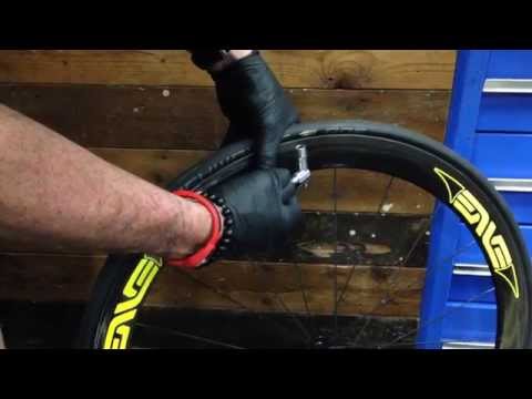 How to use a CO2 inflator for a bicycle tyre