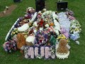 tribute to mum with saw docors never mind the strangers