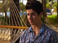 Nach zwei erfolgreichen Staffeln kommt nun der Film zu der Teenie-Serie Die Zauberer vom Waverly Place Uhr In der Abenteuerkomödie begibt sich die New Yorker Familie Russo auf eine Reise in die Karibik. Alex ist alles andere als erfreut darüber, ihre Eltern auf dem Trip begleiten zu müssen. Um möglichst schnell wieder nach Hause zu kommen, beschwört sie einen Zauber herauf, der das schicksalhafte Kennenlernen ihrer Eltern rückgängig macht...