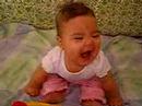 Lucia jugando con su Bus
