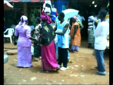 Yenga yenga junior de zaiko langa-langa et les casques bleus / Sanze model Yenga yenga junior de zaiko langa-langa et les casques bleus / Sanze model