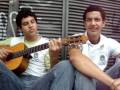 Gui e caio cantando