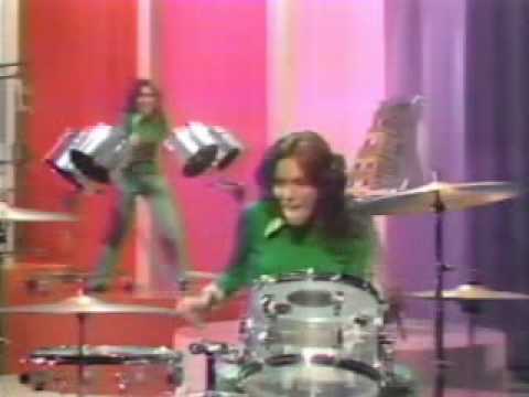 Watch: Karen Carpenter Drum Solo - 1976 First Television Special