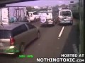Autobus taranuje auta na autostradzie/Bus causes fatal pile-up on highway
