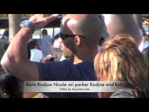 nicole ari parker