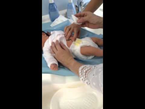 how to properly clean umbilical cord