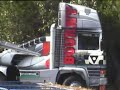 camion haciendo un caballito impresionante