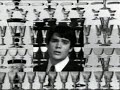 bernard tapie (tapy) chante qu'il veut boire... la r�alisation vaut bien son pesant de cacahu�tes...