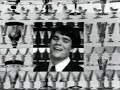 bernard tapie (tapy) chante qu'il veut boire... la r�alisation vaut bien son pesant de cacahu�tes...