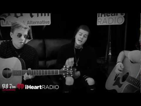 sweater weather - The Neighbourhood came through the 987FM area to perform an exclusive acoustic version of their song