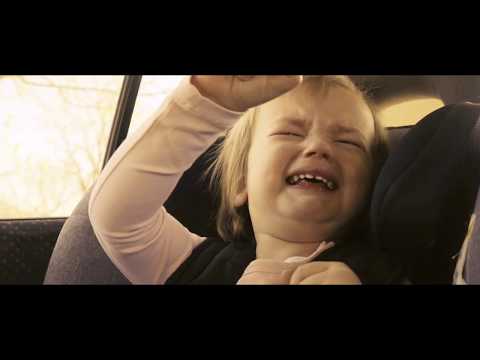 Nie zostawiaj dziecka w upalny dzień w rozgrzanym samochodzie