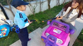 Elif polis kendisine silah çeken suçluyu tutukluyor,elifin kendi yaptığı video:))eğlenceli çocuk vid