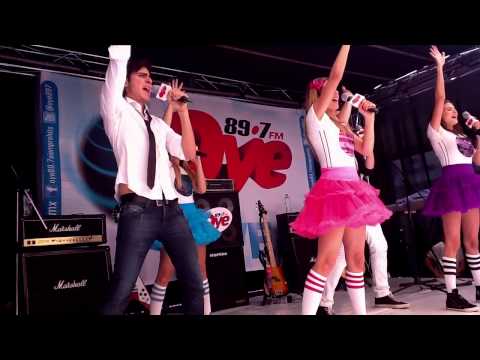 15 Solamente - Oye Live en exclusiva con EME 15 en Oye 89.7 FM Siemrpe Hits. Escuchanos en vivo por http://www.oyefm.com.mx.