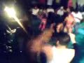 chicas en la alberca en la grabación del video de lirica u 