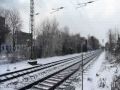 Bahnübergang Bonn Kessenich im Winter mit Zug