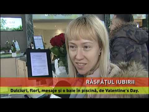 Dulciuri, flori, mesaje şi o baie în piscină, de Valentine's Day