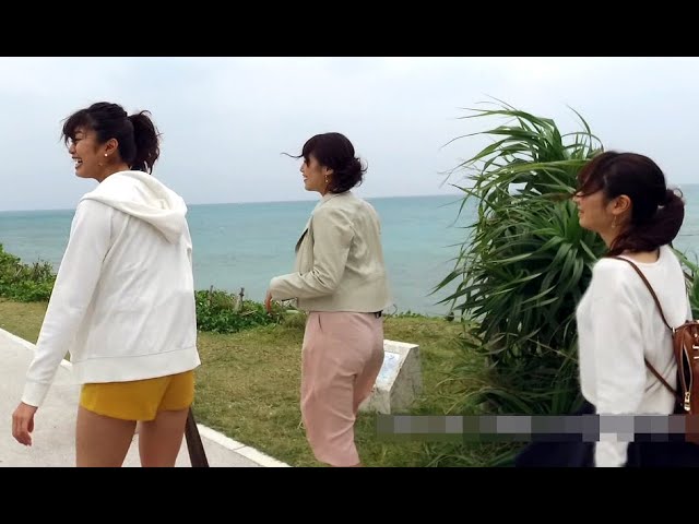 鷲見玲奈アナ強風でペラペラのスカートがお尻に密着して透け捲りハプニング！