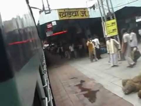 how to reach omkareshwar from ujjain by train