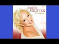 musikal-star angelika milster: die katzen aus cats haben ihre karriere durchaus sehr gepr�gt. doch sie ist einfach nur s�ngerin und hin und wieder auch schauspielerin. ihr aktuelles album hat den titel ?ich sag ja? - wozu angelika milster ja sagt, das erf�hrt man hier im promigefl�ster. mehr infos unter: www.fspress.de oder www.angelikamilster.de