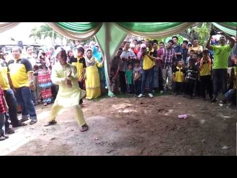 Abg ipar - hehehe... semngat bersilat depan pengantin...