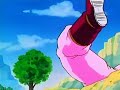Son Goku lanza a Chichi contra un arbol Son Goku lanza a Chichi contra un arbol