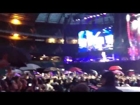Umbrella (Diamonds World Tour Twickenham Stadium)