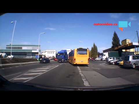 Nehoda 2x OA + Autobus